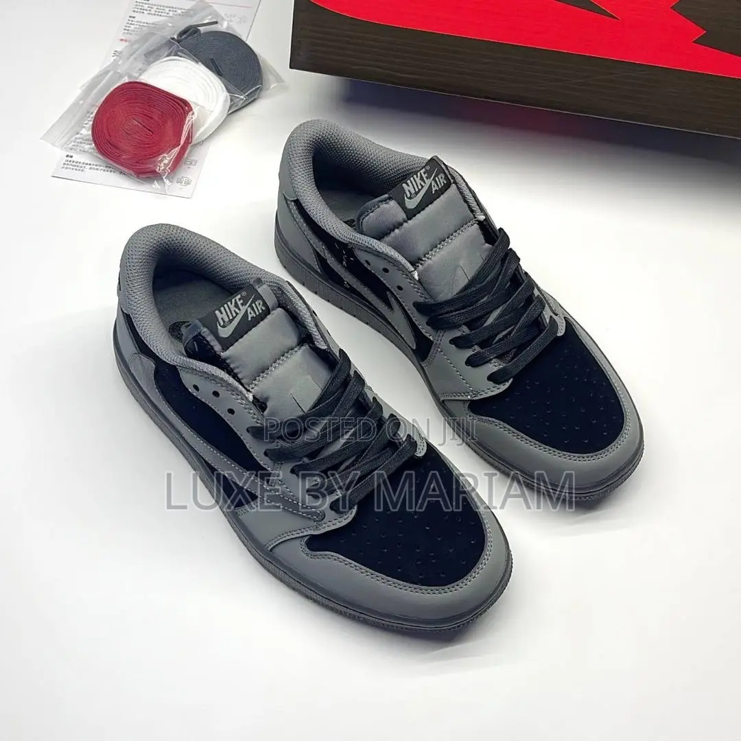 Nike Supreme Sneaker