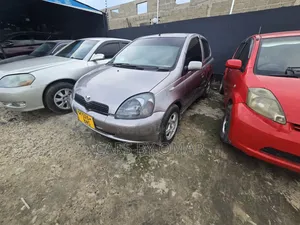 Toyota Vitz 2002 Ivory