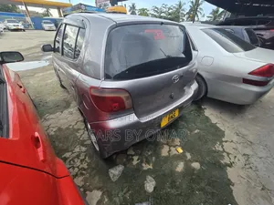 Toyota Vitz 2002 Ivory