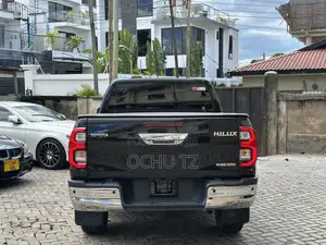 Toyota Hilux 2021 Black