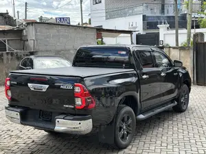 Toyota Hilux 2021 Black