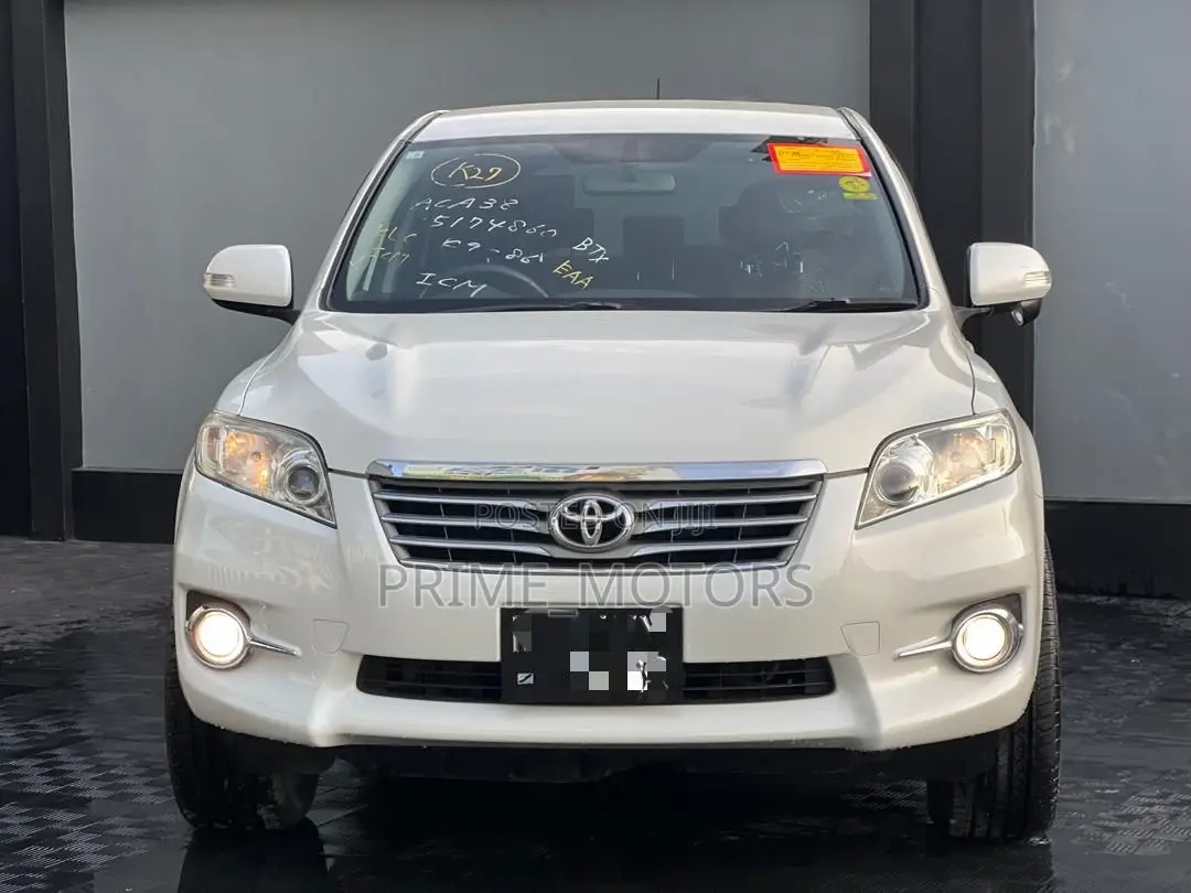 Toyota Vanguard 2010 White