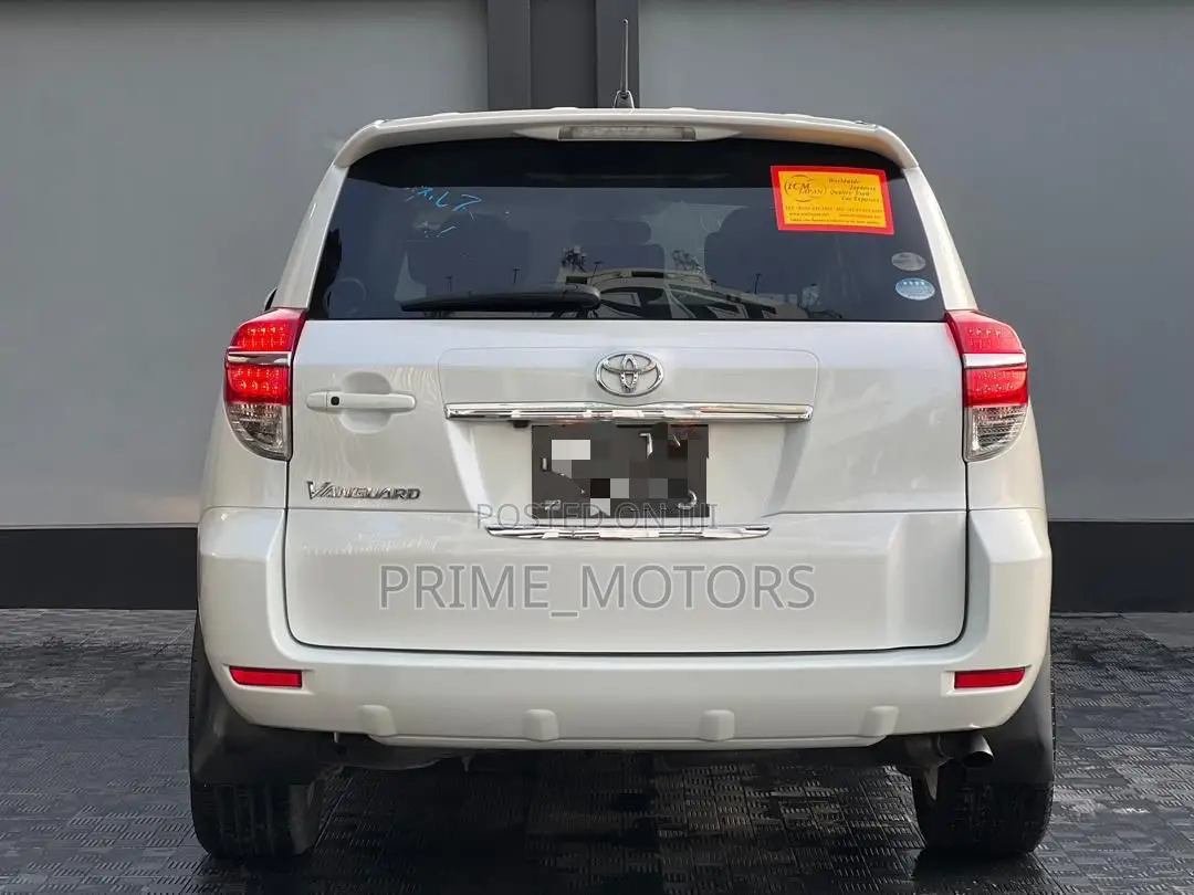 Toyota Vanguard 2010 White
