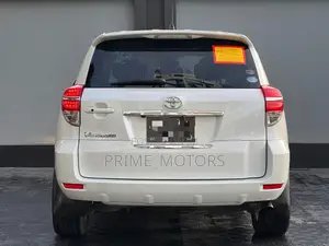 Toyota Vanguard 2010 White