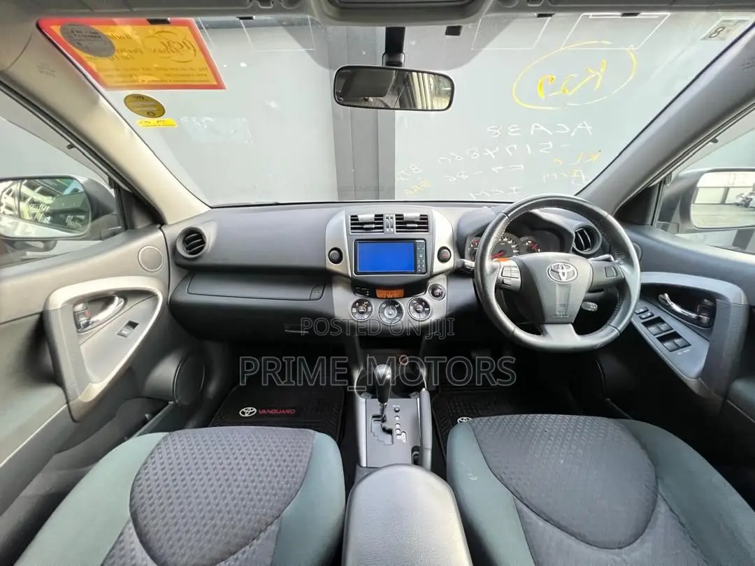 Toyota Vanguard 2010 White