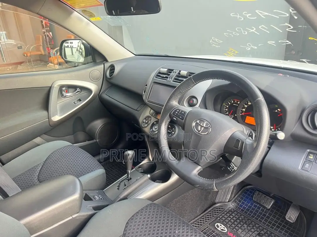 Toyota Vanguard 2010 White