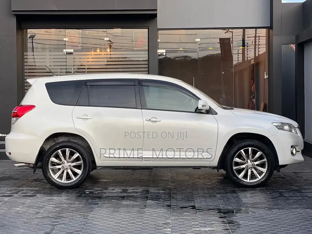 Toyota Vanguard 2010 White
