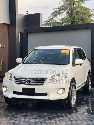 Toyota Vanguard 2010 White