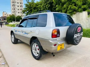 Toyota RAV4 Base FWD 1999 Pearl