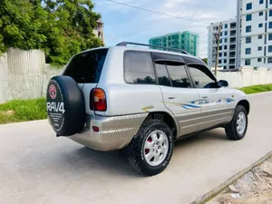 Toyota RAV4 Base FWD 1999 Pearl