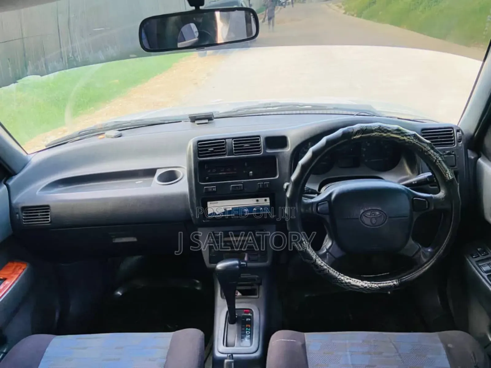 Toyota RAV4 Base FWD 1999 Pearl