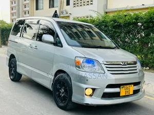 Toyota Noah 2005 Silver