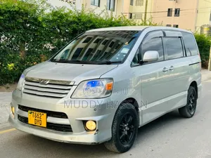 Toyota Noah 2005 Silver