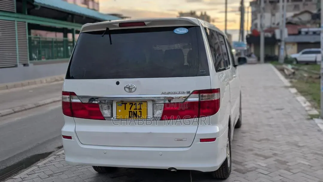 Toyota Alphard 2.4 Petrol FWD 2003 White