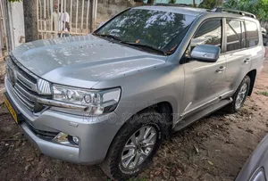 Toyota Land Cruiser 2018 Silver