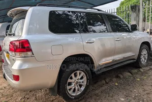 Toyota Land Cruiser 2018 Silver