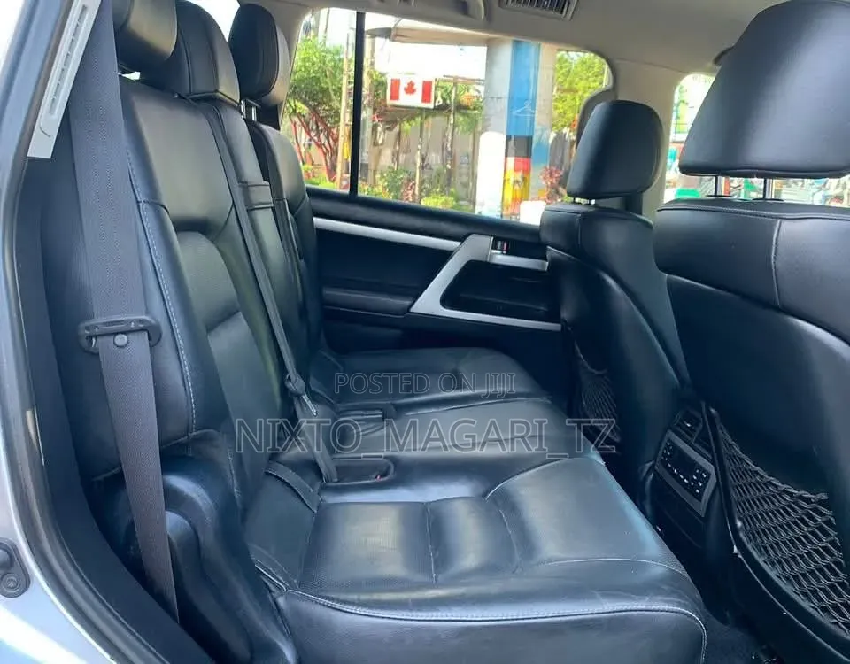 Toyota Land Cruiser 2018 Silver
