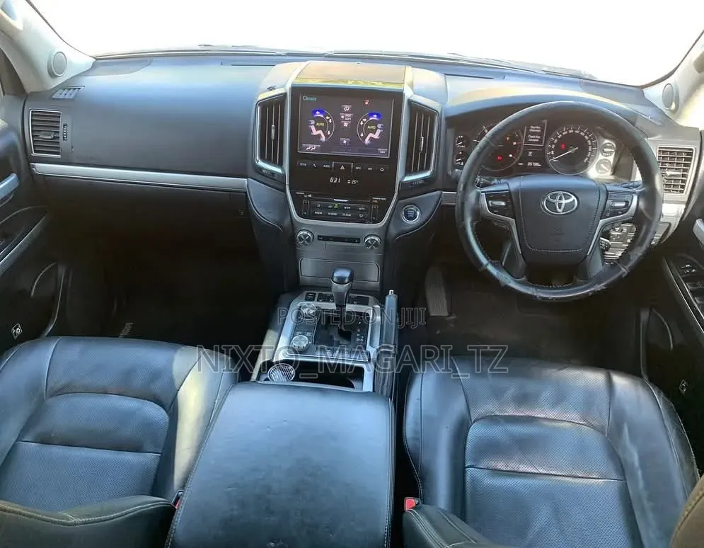 Toyota Land Cruiser 2018 Silver