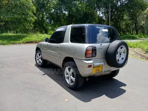 Toyota RAV4 1999 Silver