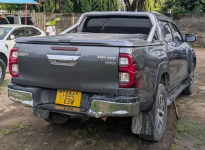 Toyota Hilux 2017 Gray