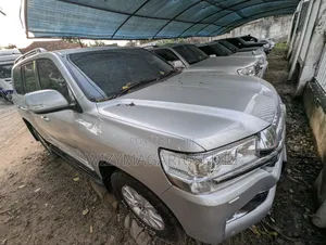 Toyota Land Cruiser 2018 Teal