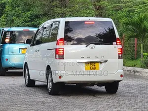 Toyota Noah 2004 White