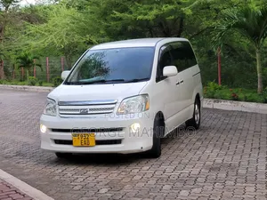 Toyota Noah 2004 White