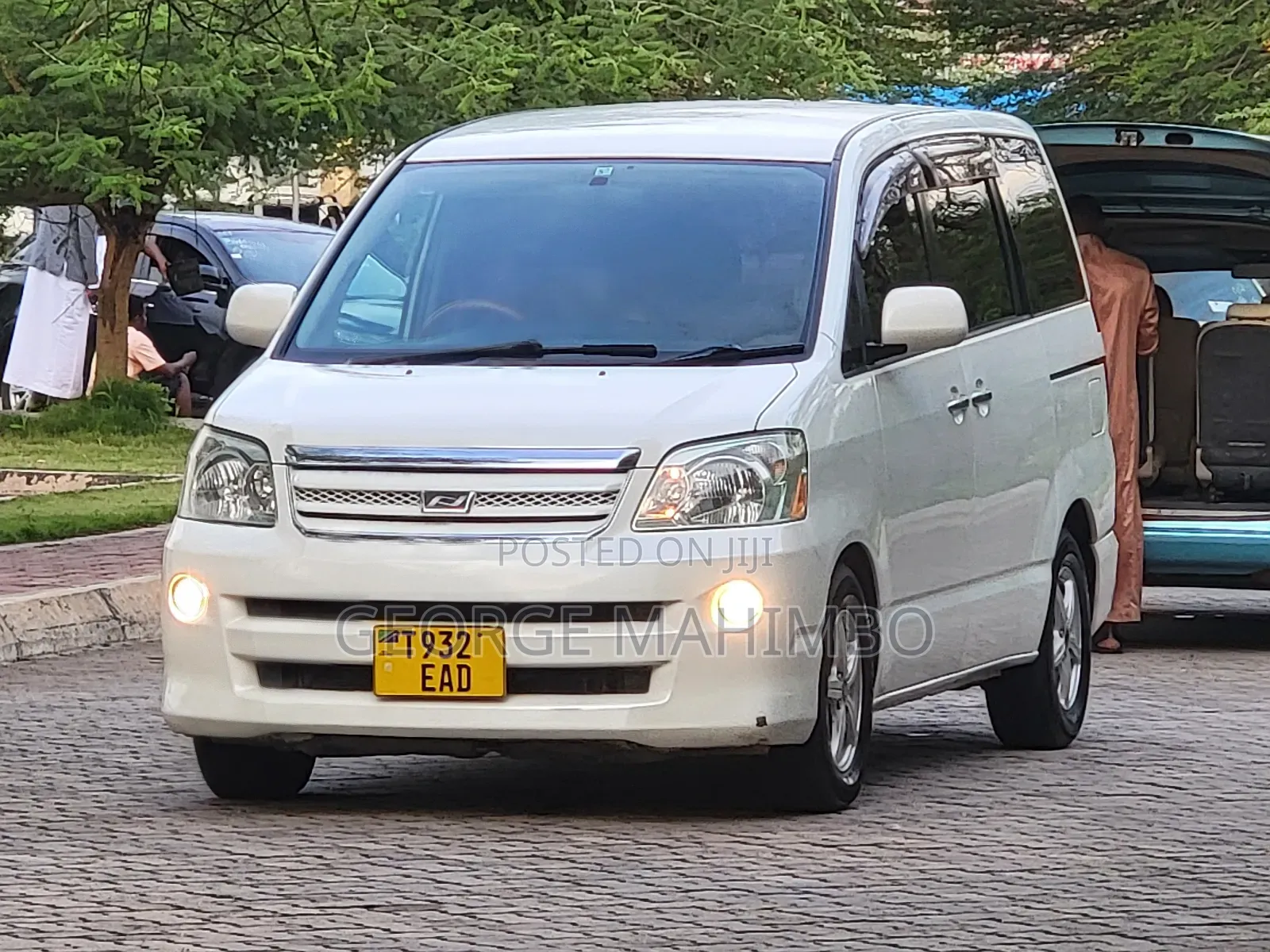 Toyota Noah 2004 White