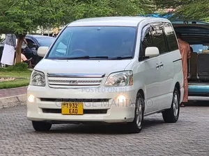 Toyota Noah 2004 White