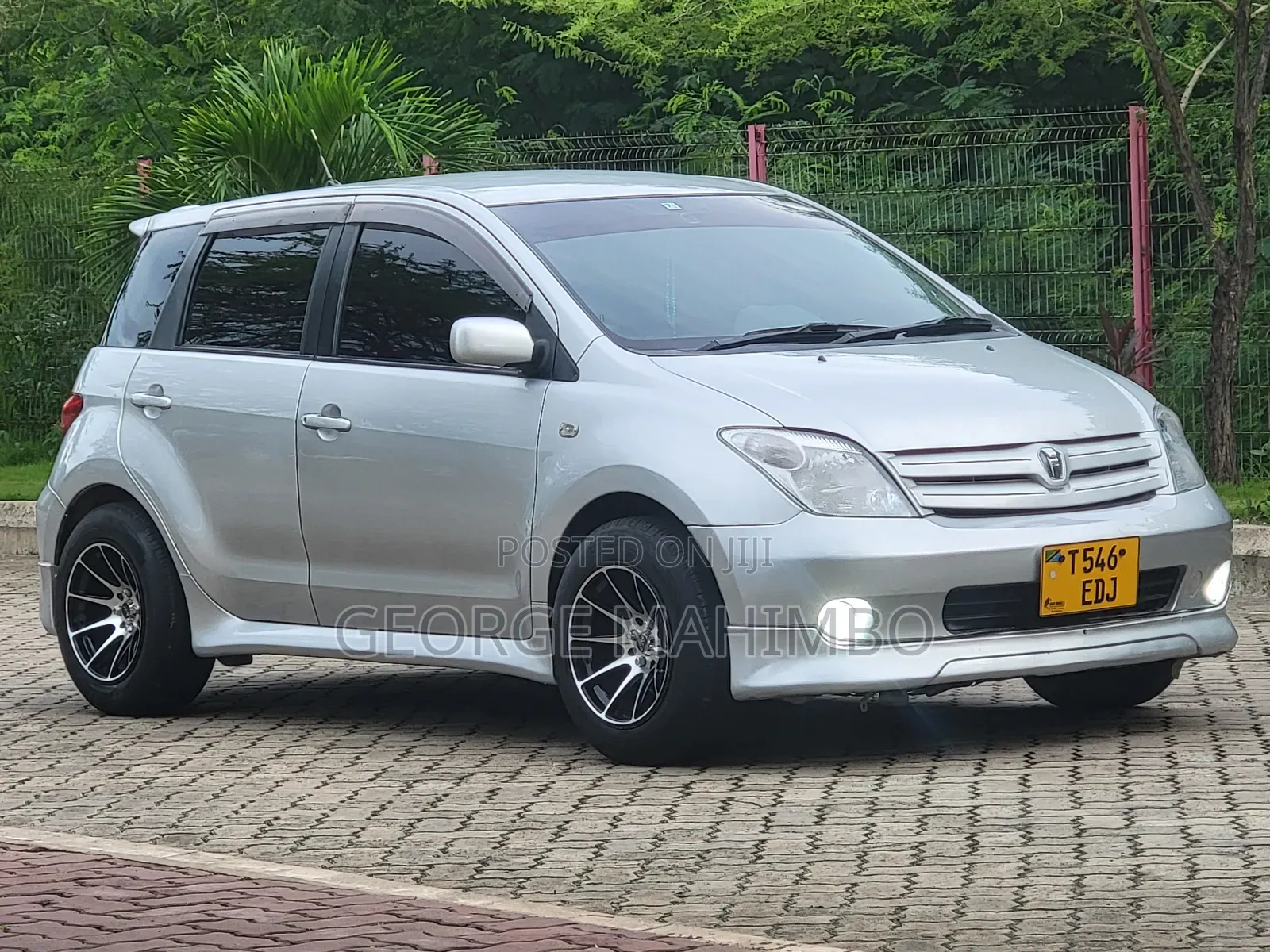 Toyota IST 2004 Silver