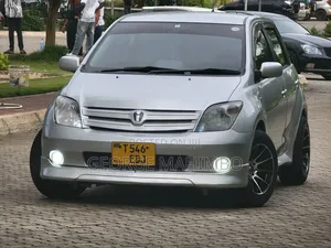 Toyota IST 2004 Silver