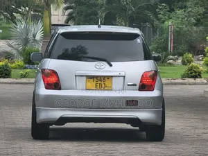 Toyota IST 2004 Silver