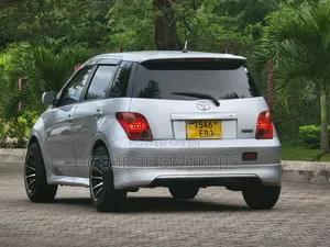 Toyota IST 2004 Silver