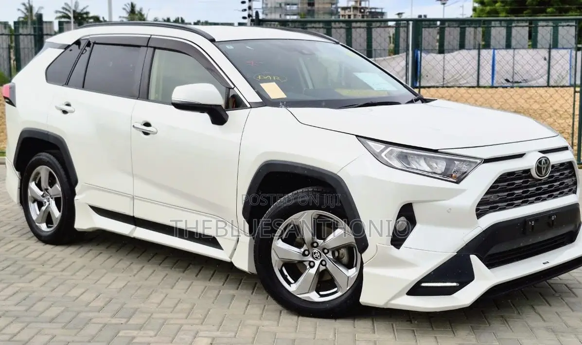 Toyota RAV4 Hybrid 2022 White