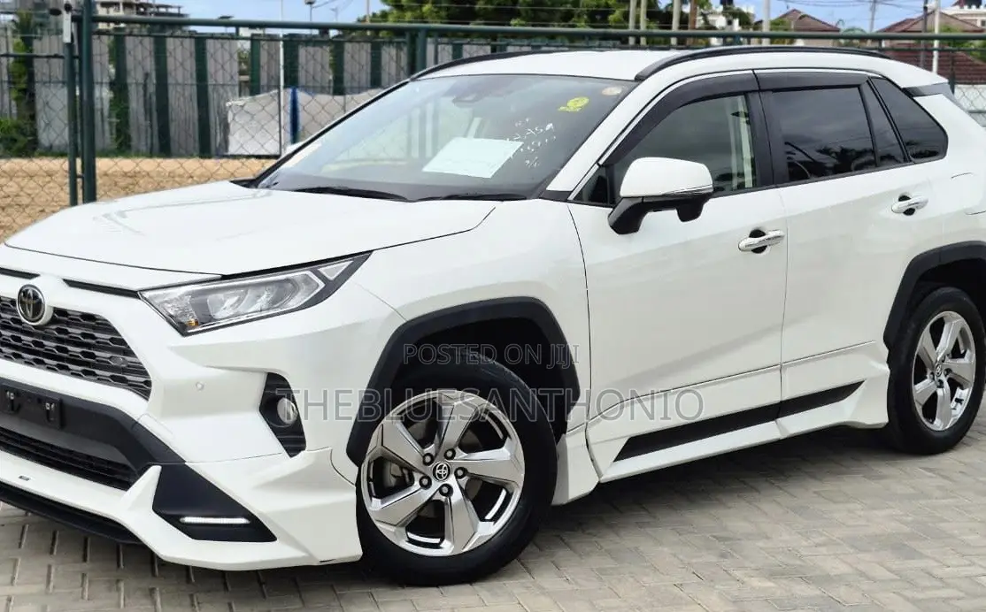 Toyota RAV4 Hybrid 2022 White