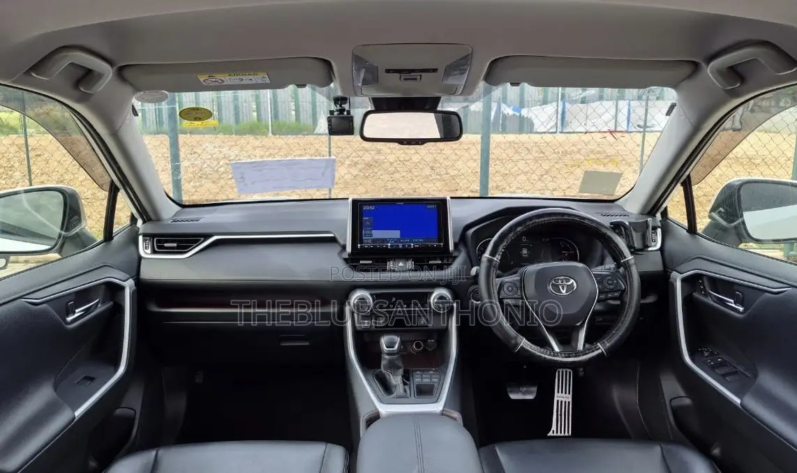 Toyota RAV4 Hybrid 2022 White