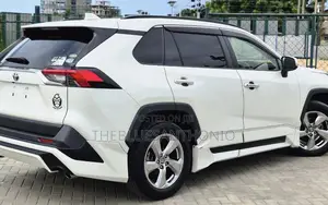 Toyota RAV4 Hybrid 2022 White