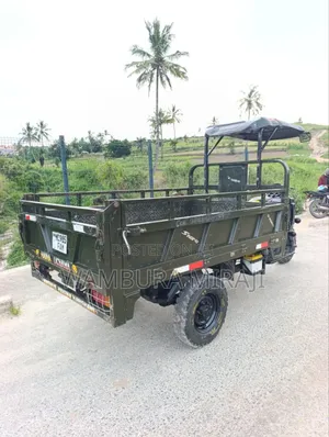 Bajaj Avenger 220 Cruise 2025 Green