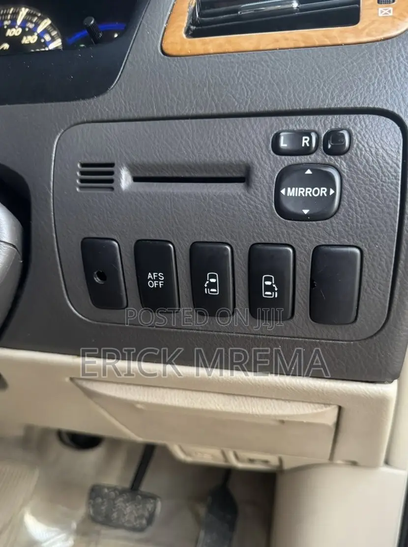 Toyota Alphard 2006 Maroon