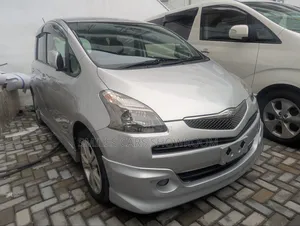Toyota Ractis 1.5 AWD 2006 Silver