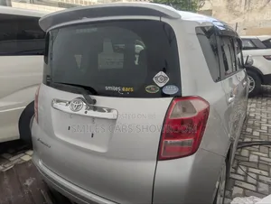 Toyota Ractis 1.5 AWD 2006 Silver