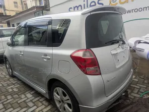Toyota Ractis 1.5 AWD 2006 Silver
