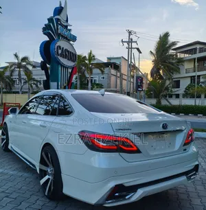 Toyota Crown 2019 White