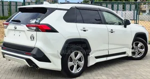 Toyota RAV4 2021 White