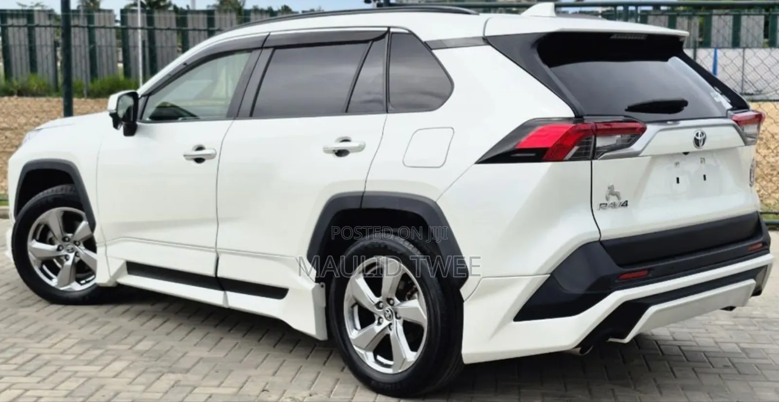 Toyota RAV4 2021 White