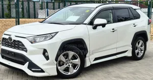 Toyota RAV4 2021 White