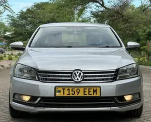 Volkswagen Passat 2013 Silver