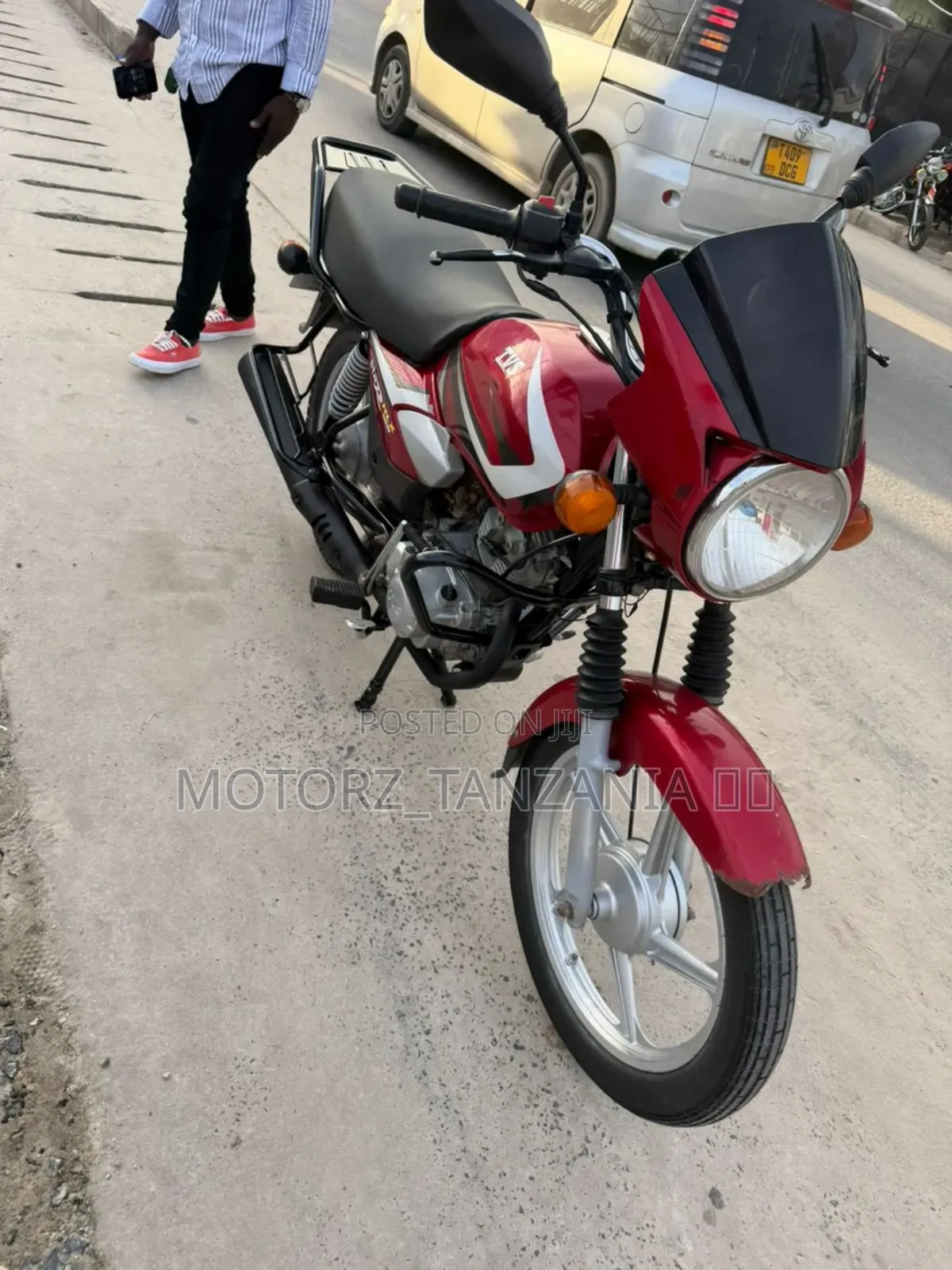 TVS HLX 125 2024 Red