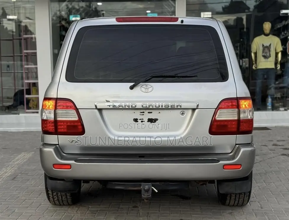 Toyota Land Cruiser 2005 Silver