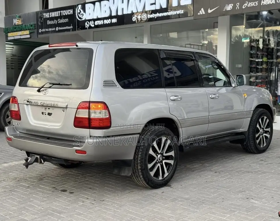 Toyota Land Cruiser 2005 Silver